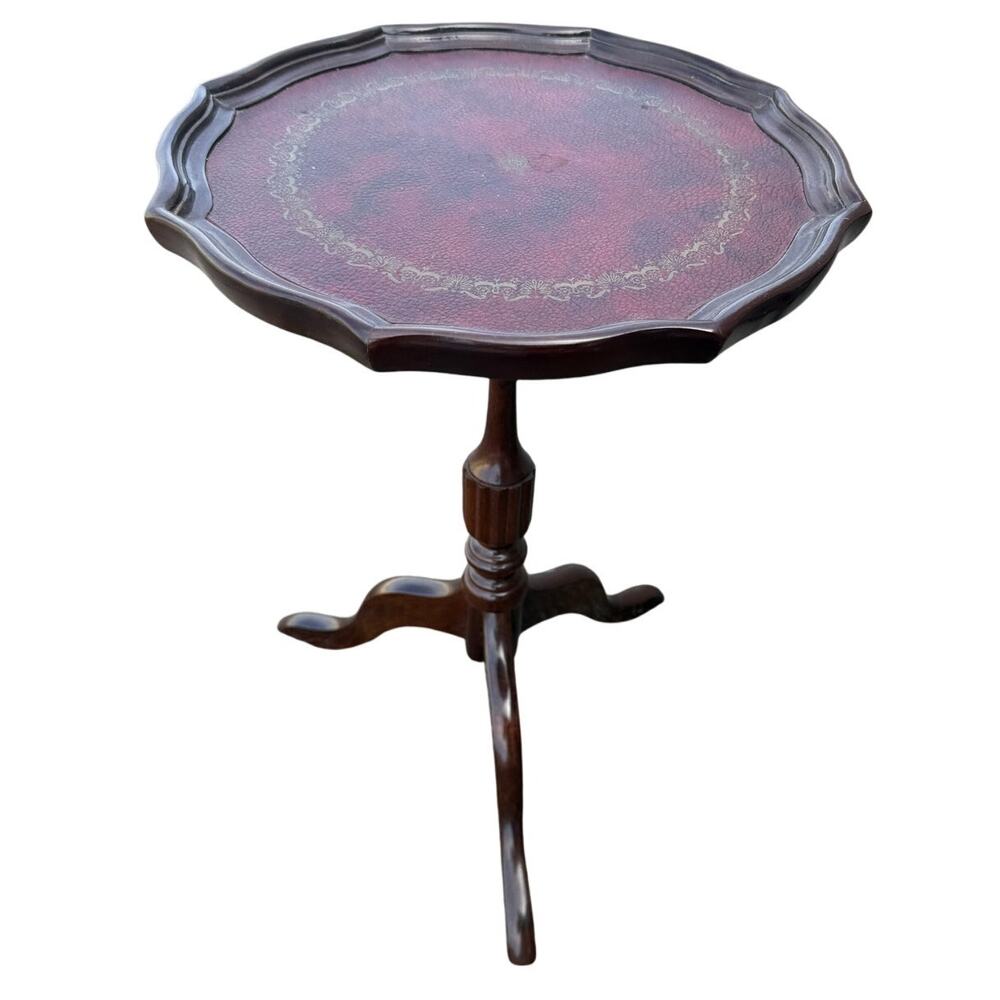 🪞 Vintage Pie-Crust Leather Top Accent Table – Mahogany Pedestal Side Table Red
